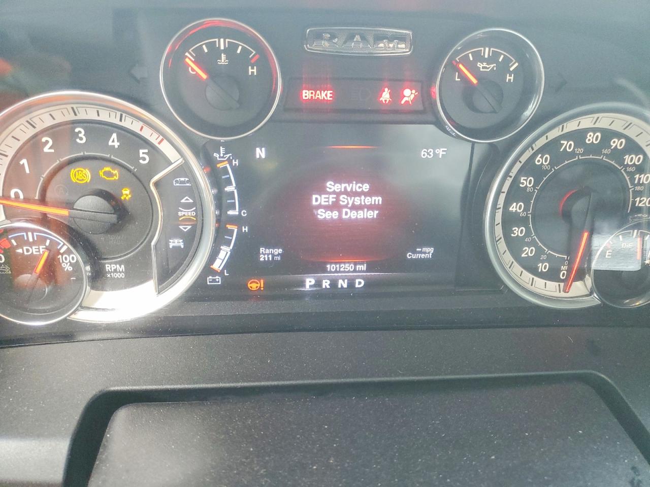 2016 RAM 1500 SLT photo 9
