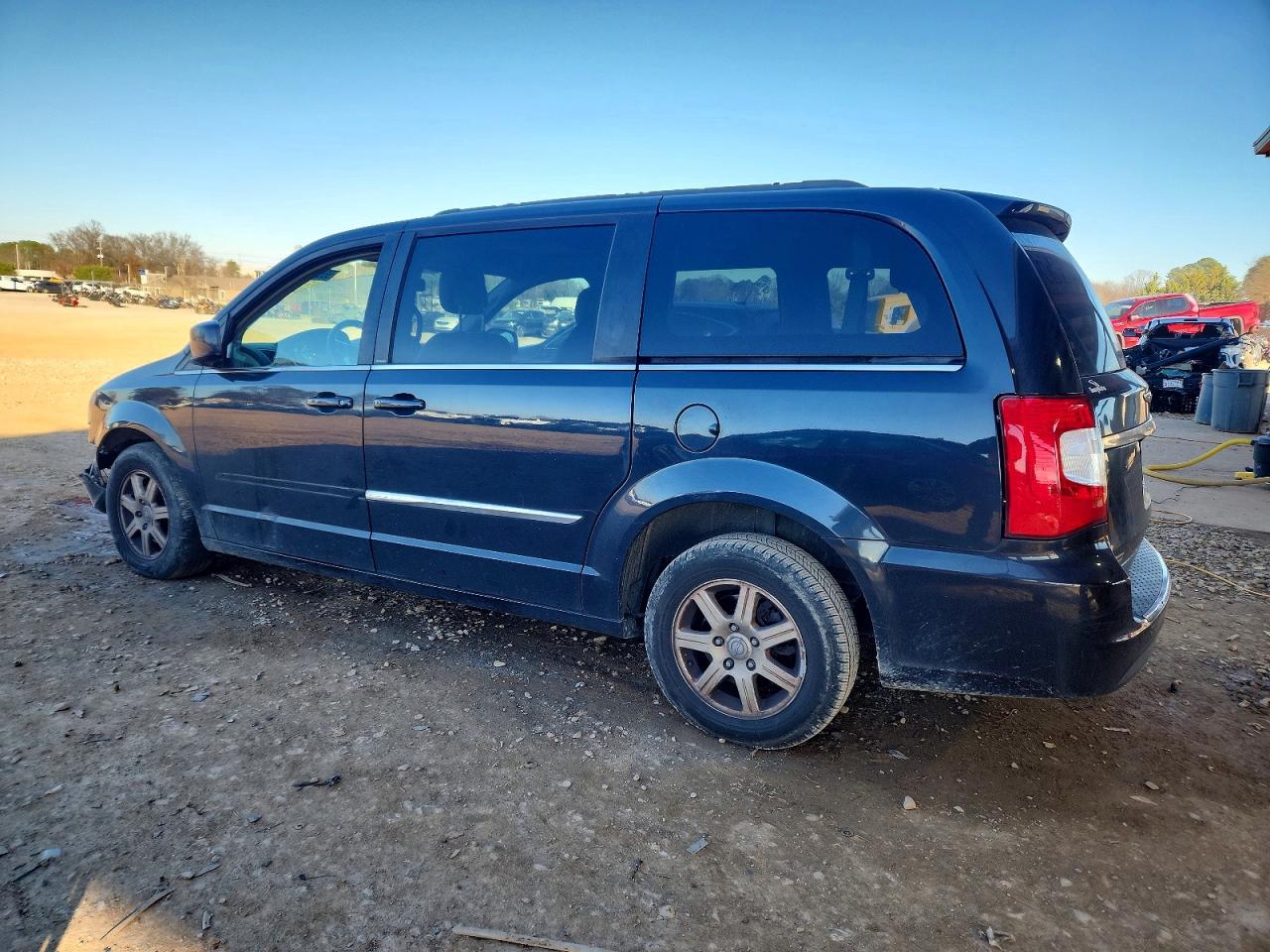 2013 CHRYSLER TOWN & COUNTRY TOURING photo 2