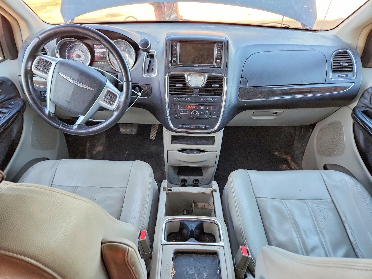 2013 CHRYSLER TOWN & COUNTRY TOURING photo 8