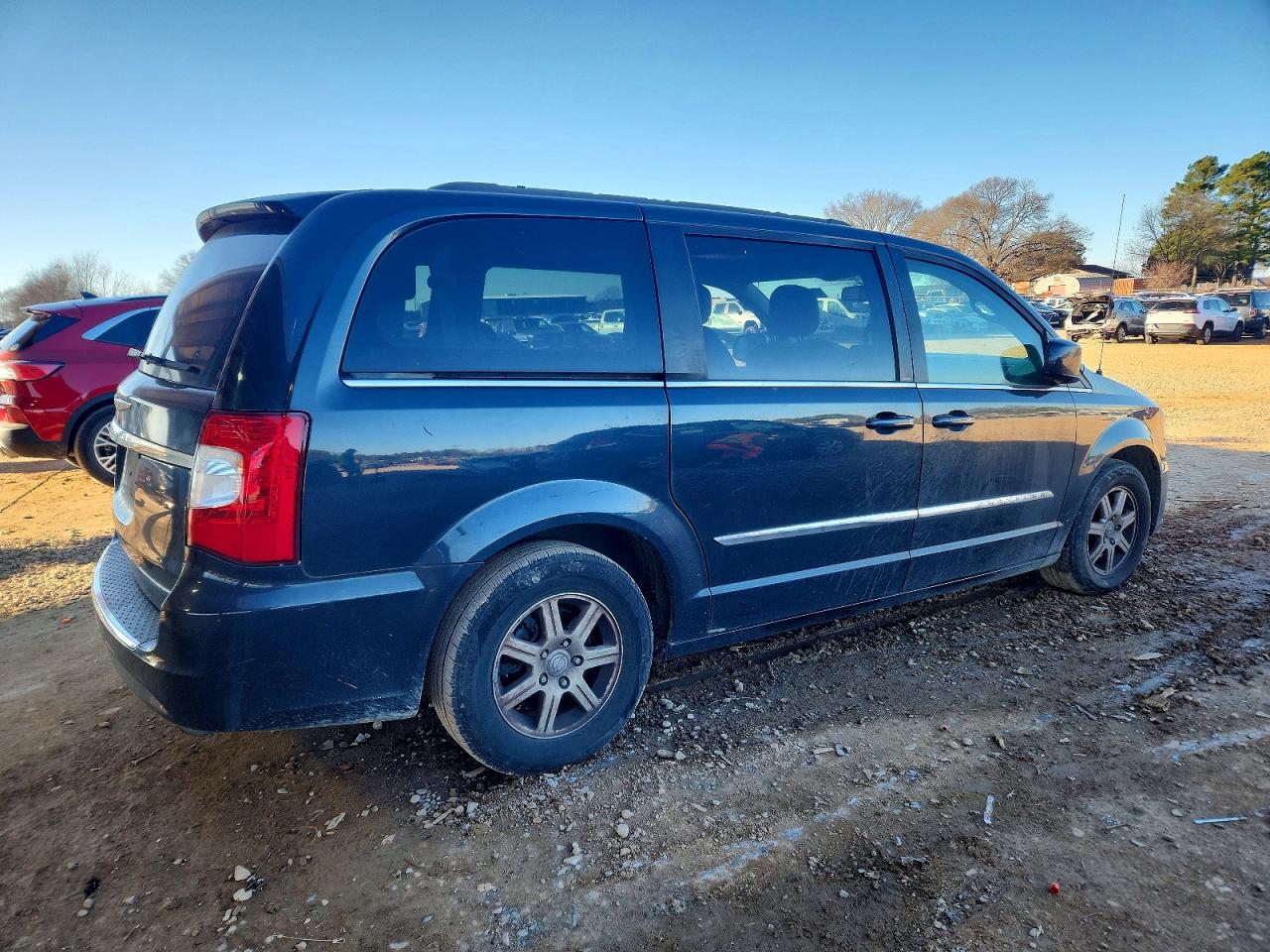 2013 CHRYSLER TOWN & COUNTRY TOURING photo 3