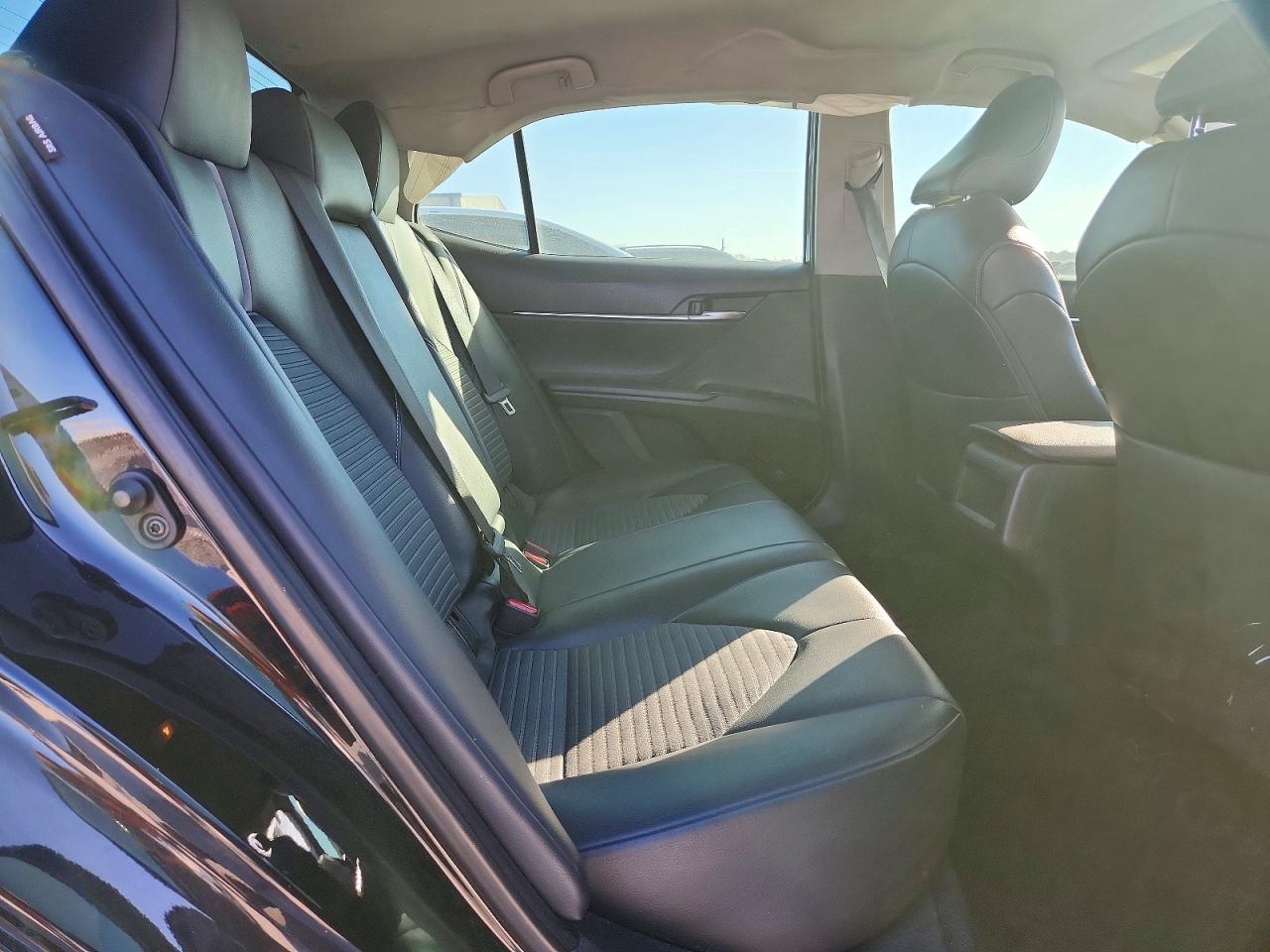 2019 TOYOTA CAMRY SE photo 10