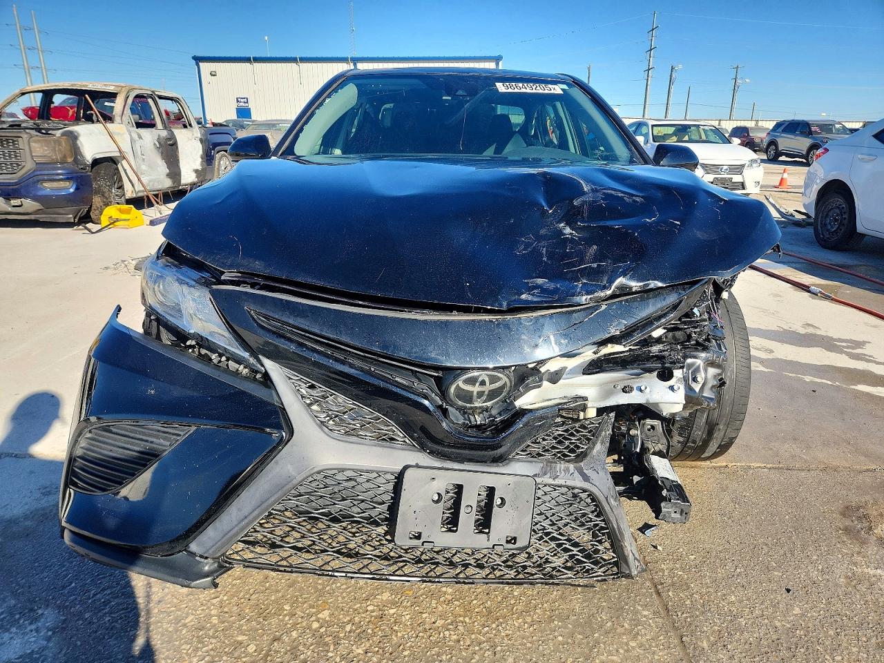 2019 TOYOTA CAMRY SE photo 5