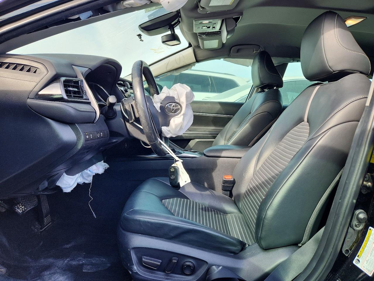 2019 TOYOTA CAMRY SE photo 7