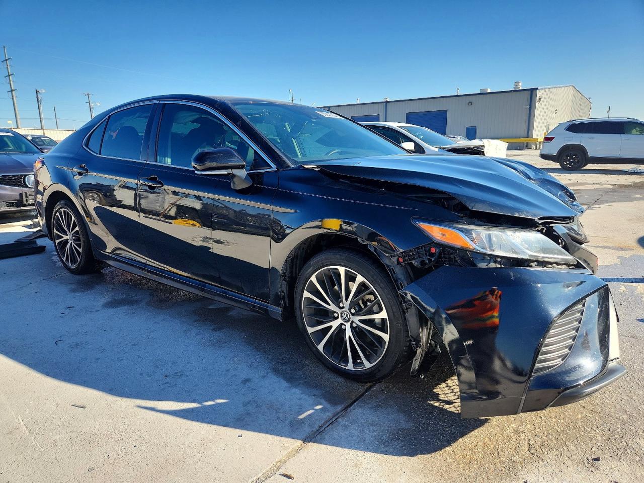 2019 TOYOTA CAMRY SE photo 4