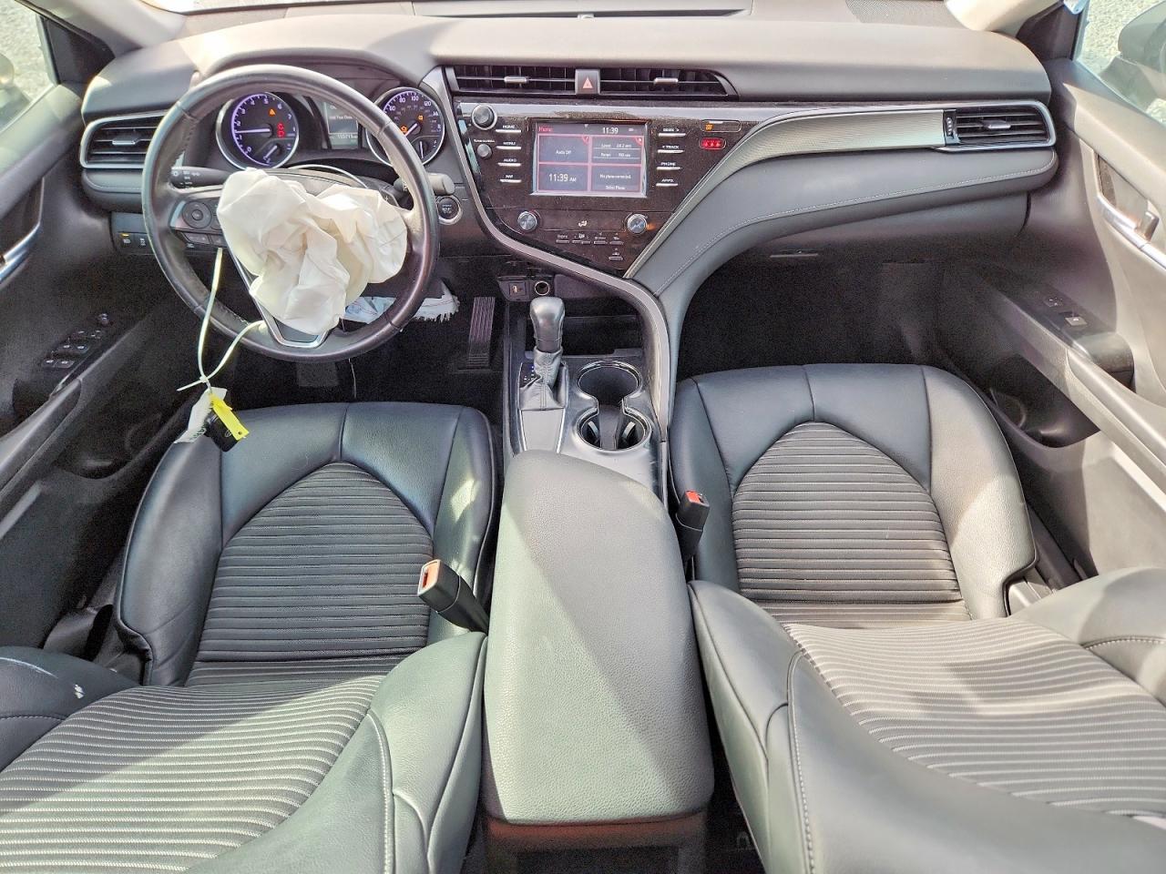 2019 TOYOTA CAMRY SE photo 8