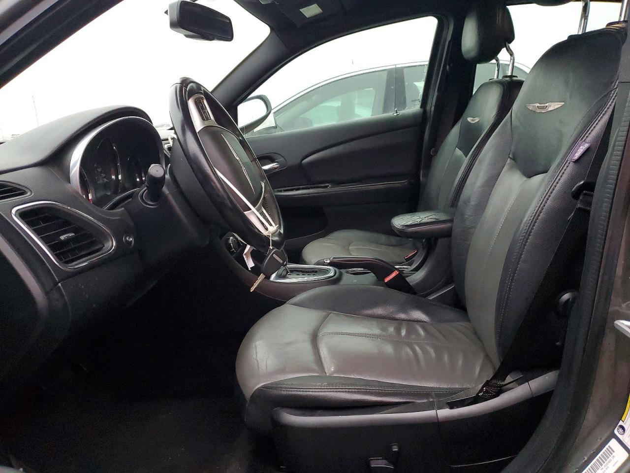 2013 CHRYSLER 200 TOURING photo 7