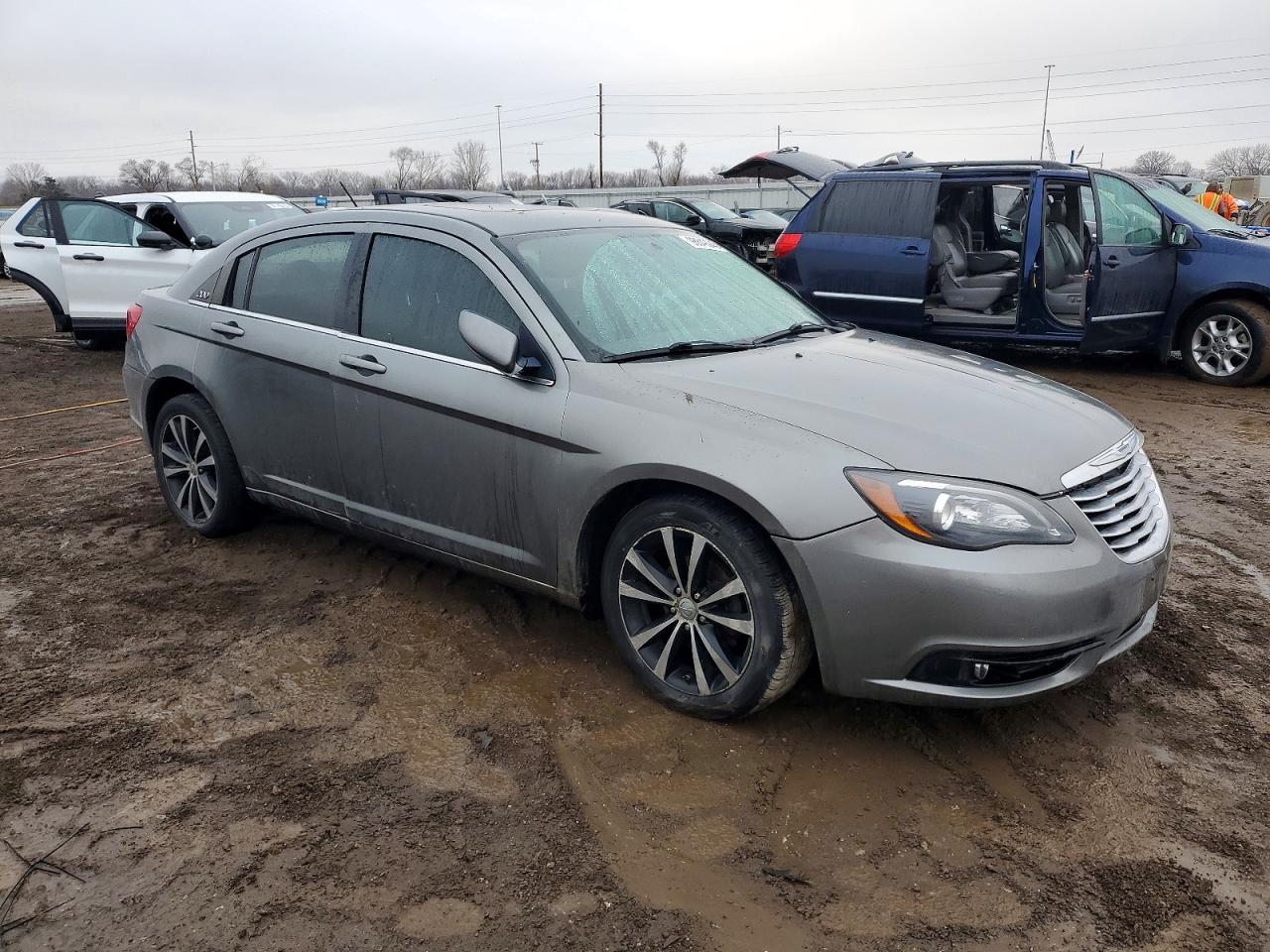2013 CHRYSLER 200 TOURING photo 4