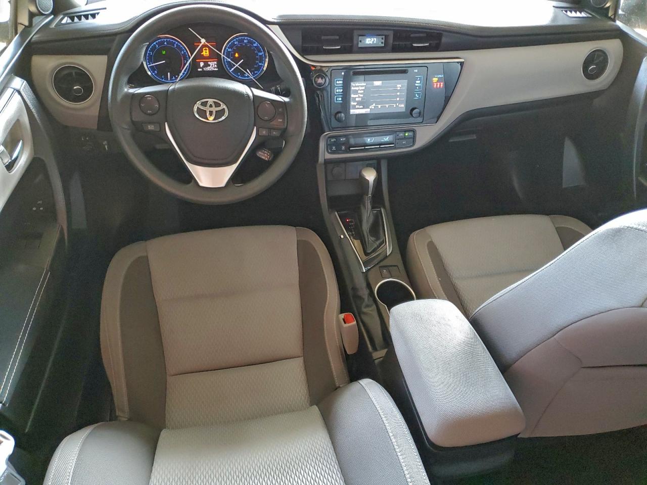 2018 TOYOTA COROLLA L photo 8