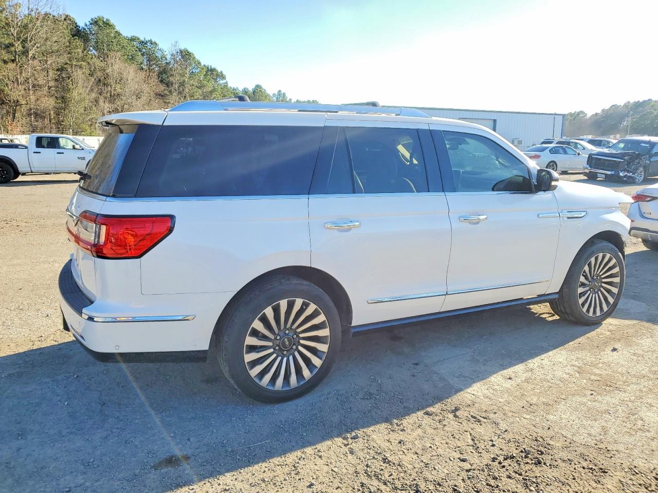2019 LINCOLN NAVIGATOR RESERVE photo 3