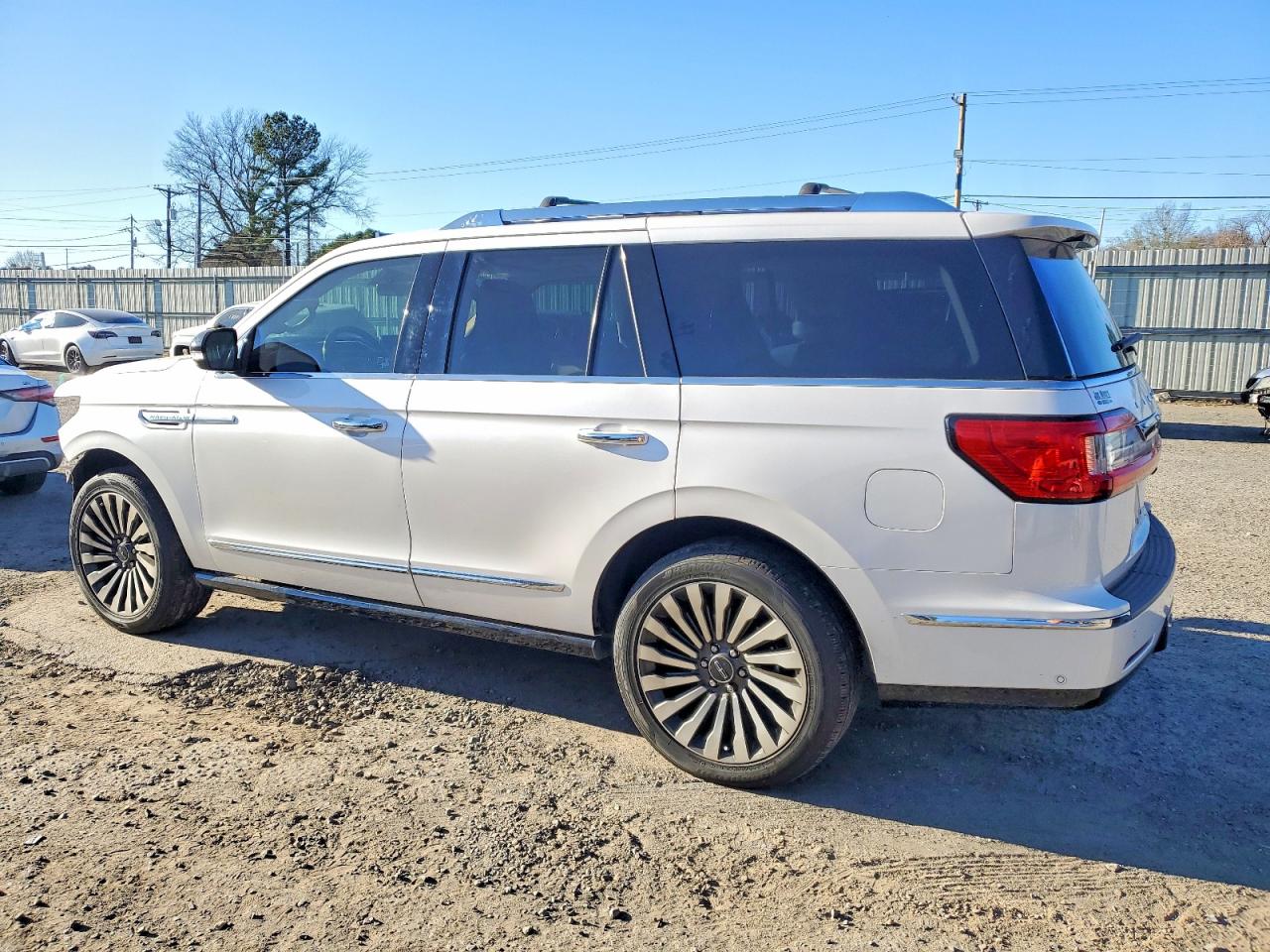 2019 LINCOLN NAVIGATOR RESERVE photo 2