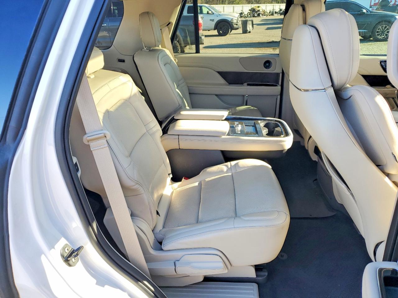 2019 LINCOLN NAVIGATOR RESERVE photo 10