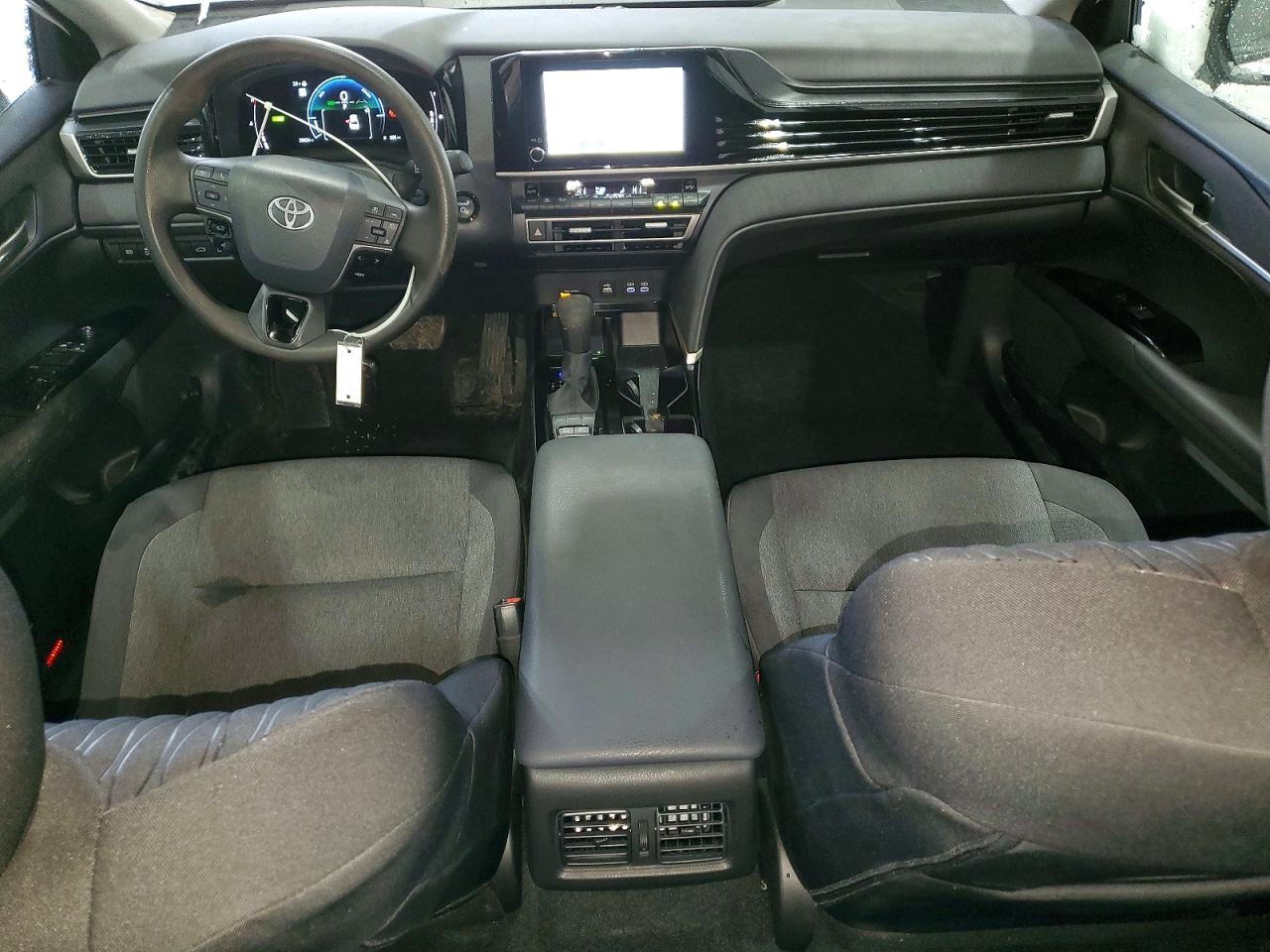 2025 TOYOTA CAMRY LE photo 8