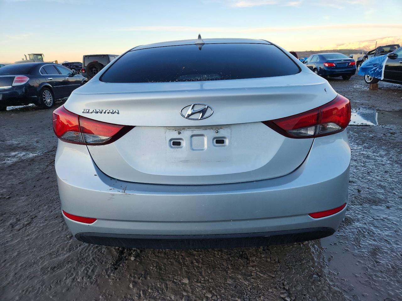 2015 HYUNDAI ELANTRA SE photo 6