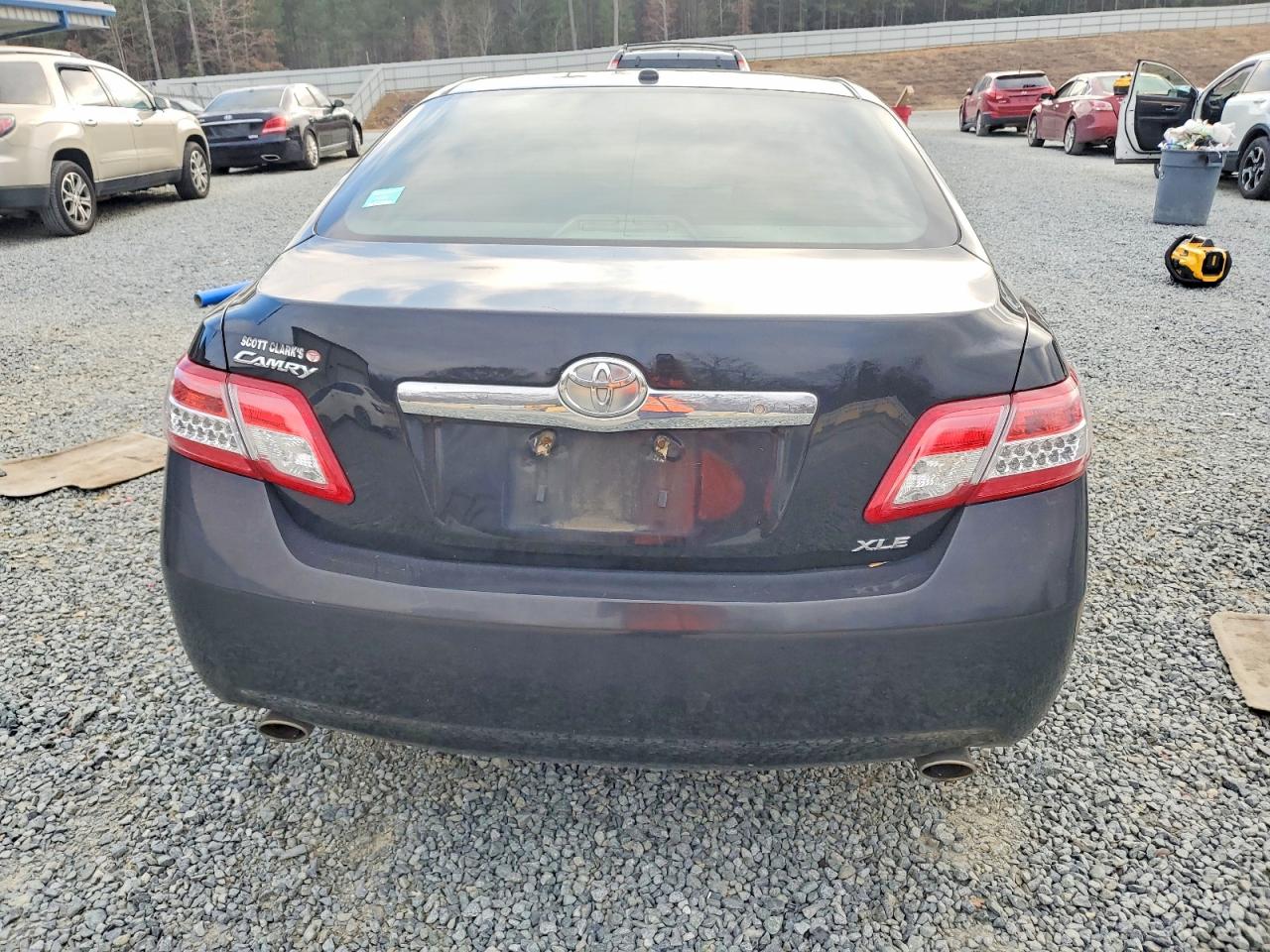 2010 TOYOTA CAMRY SE photo 6