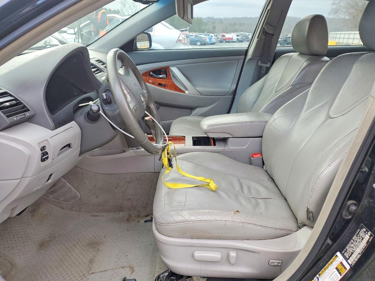 2010 TOYOTA CAMRY SE photo 7