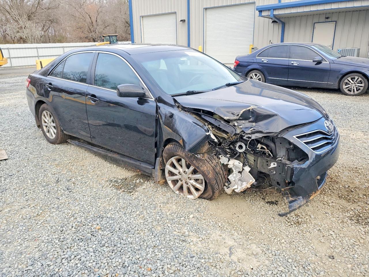 2010 TOYOTA CAMRY SE photo 4