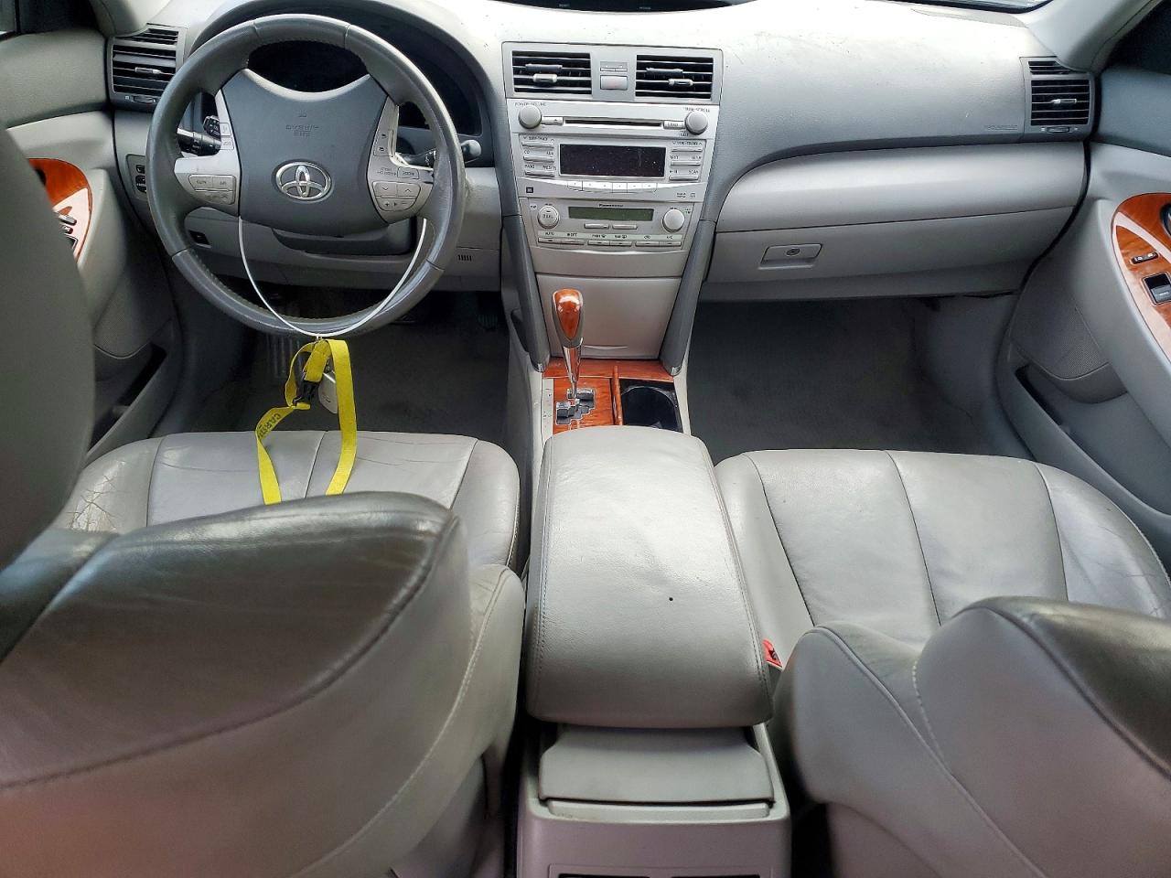 2010 TOYOTA CAMRY SE photo 8