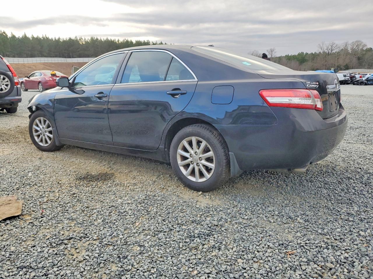 2010 TOYOTA CAMRY SE photo 2