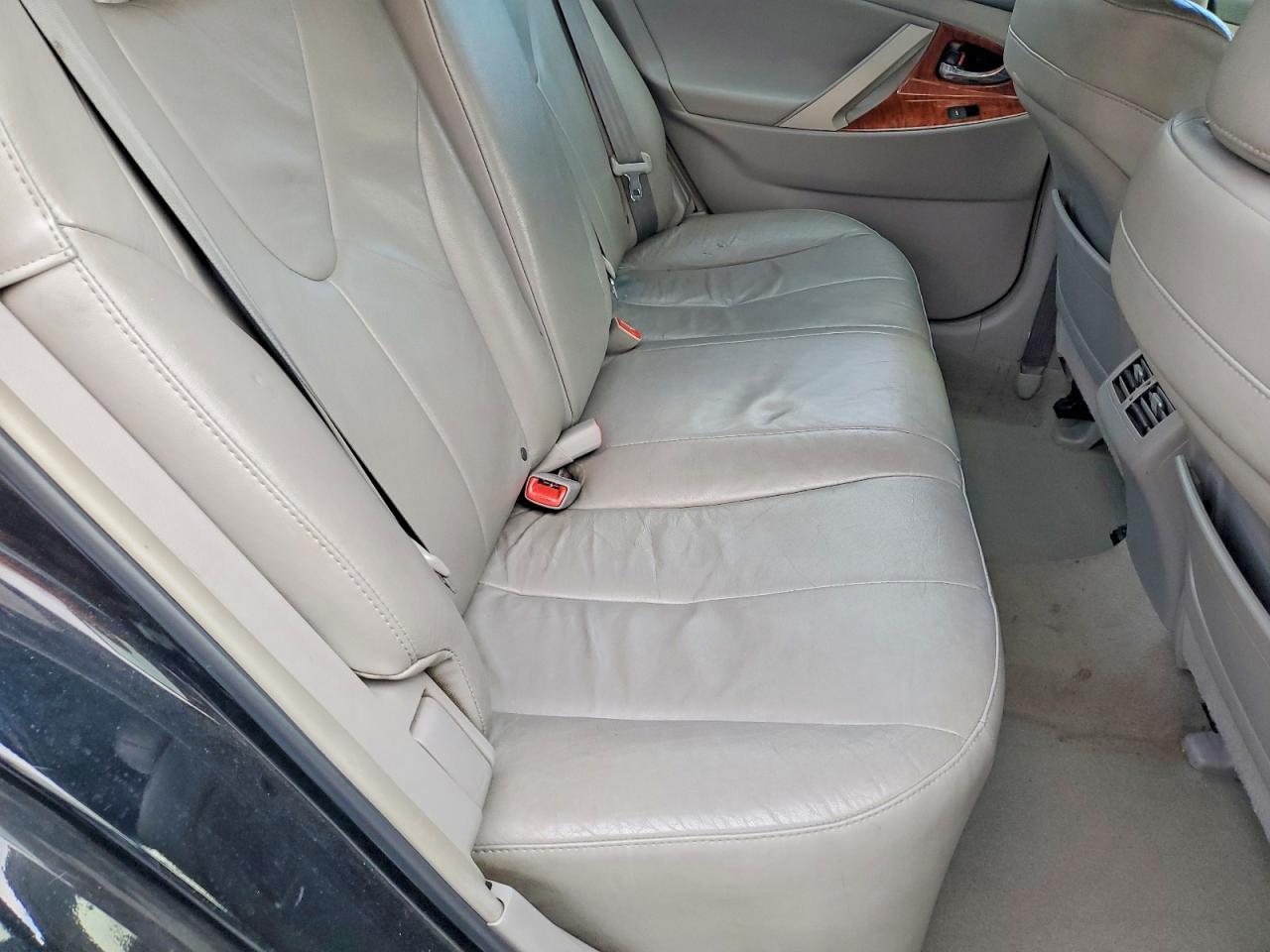 2010 TOYOTA CAMRY SE photo 10
