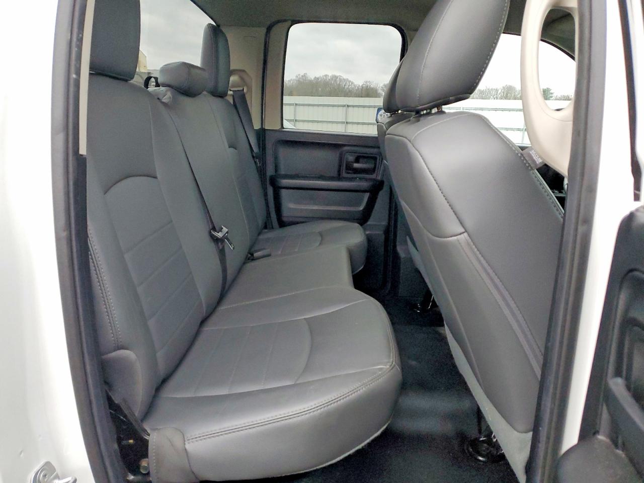 2016 RAM 1500 ST photo 10