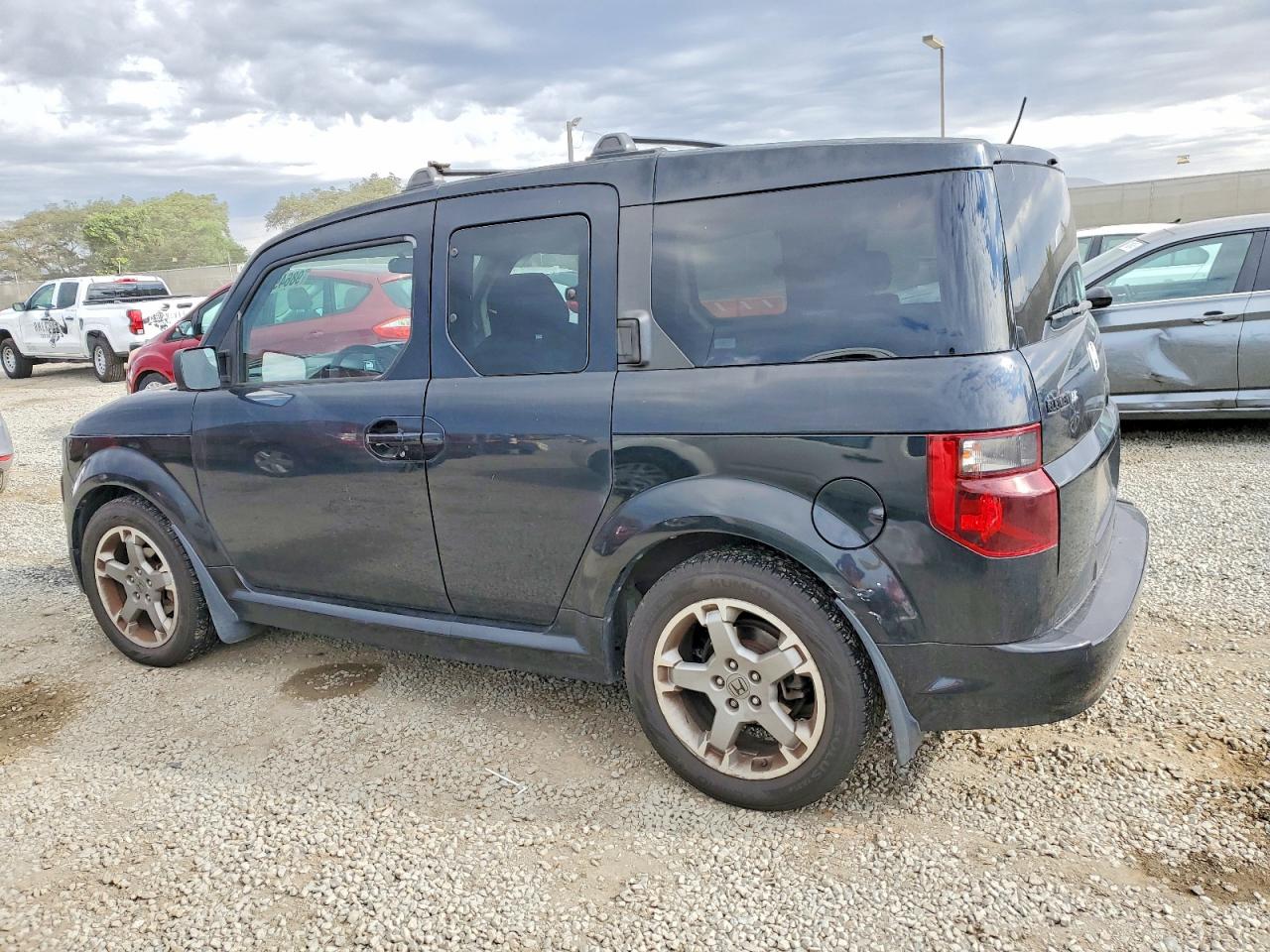 2007 HONDA ELEMENT SC photo 2