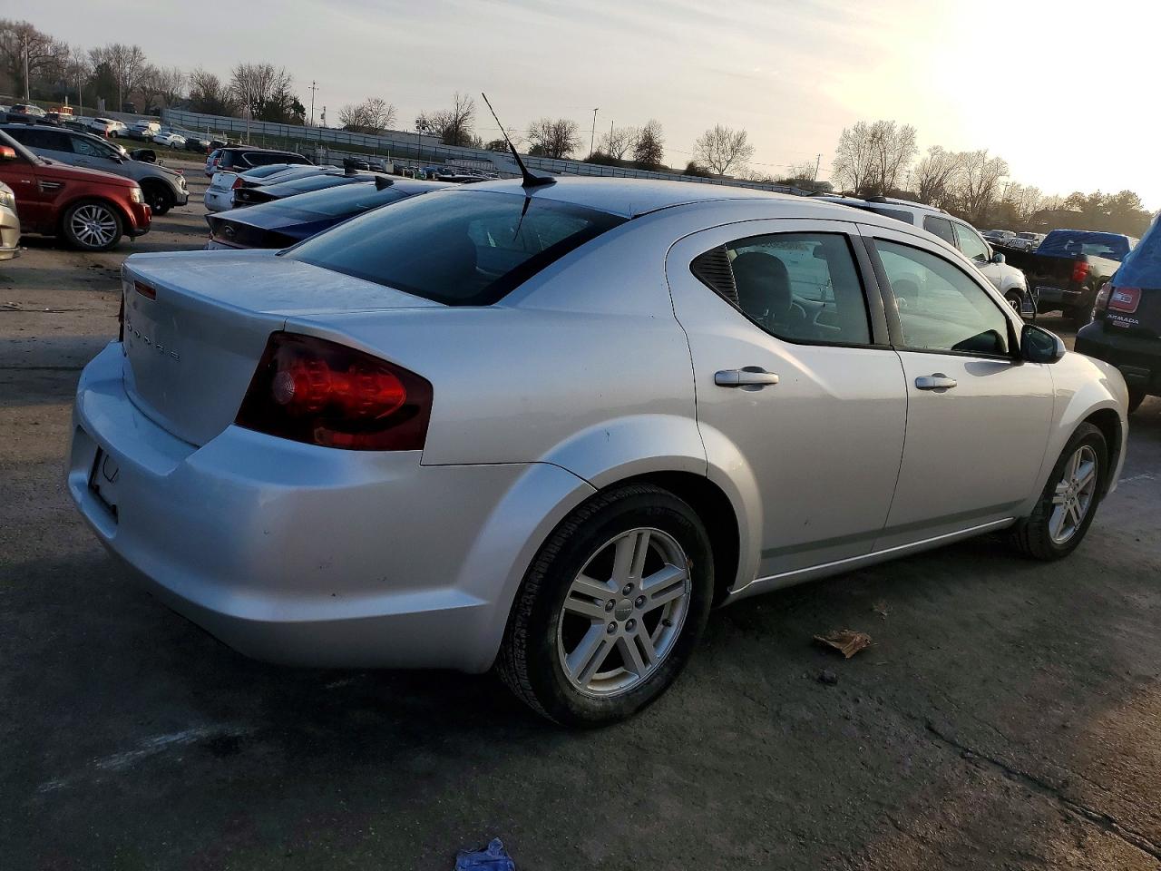2011 DODGE AVENGER MAINSTREET photo 3