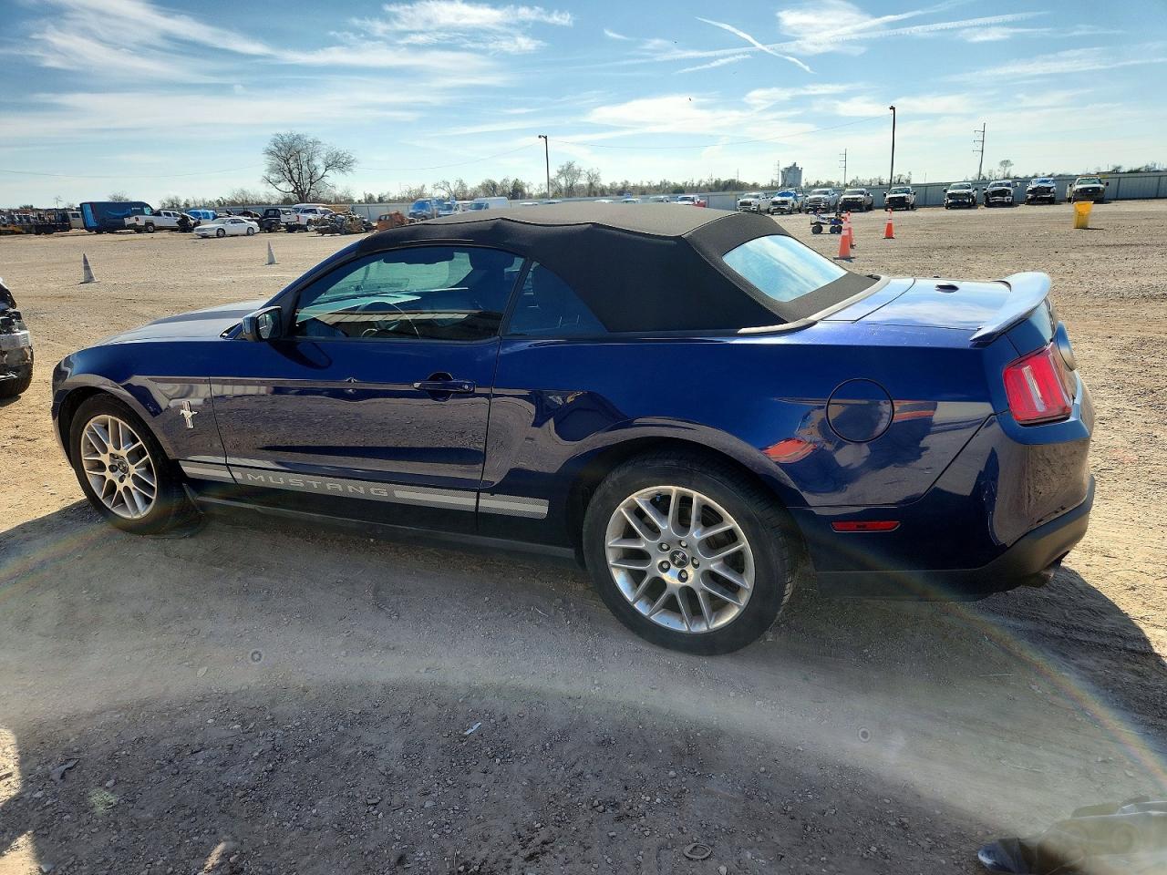 2012 FORD MUSTANG photo 2