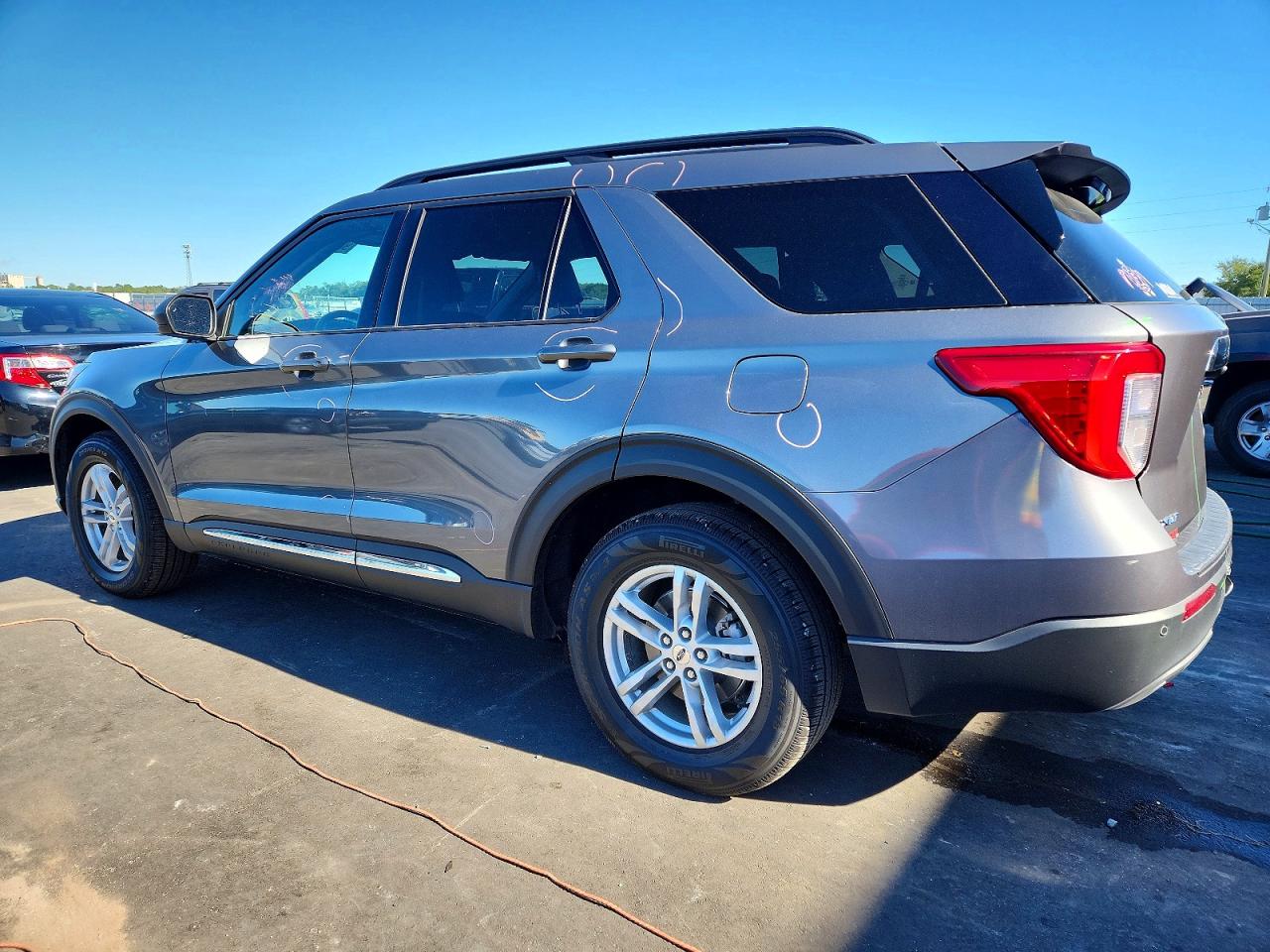 2024 FORD EXPLORER XLT photo 2