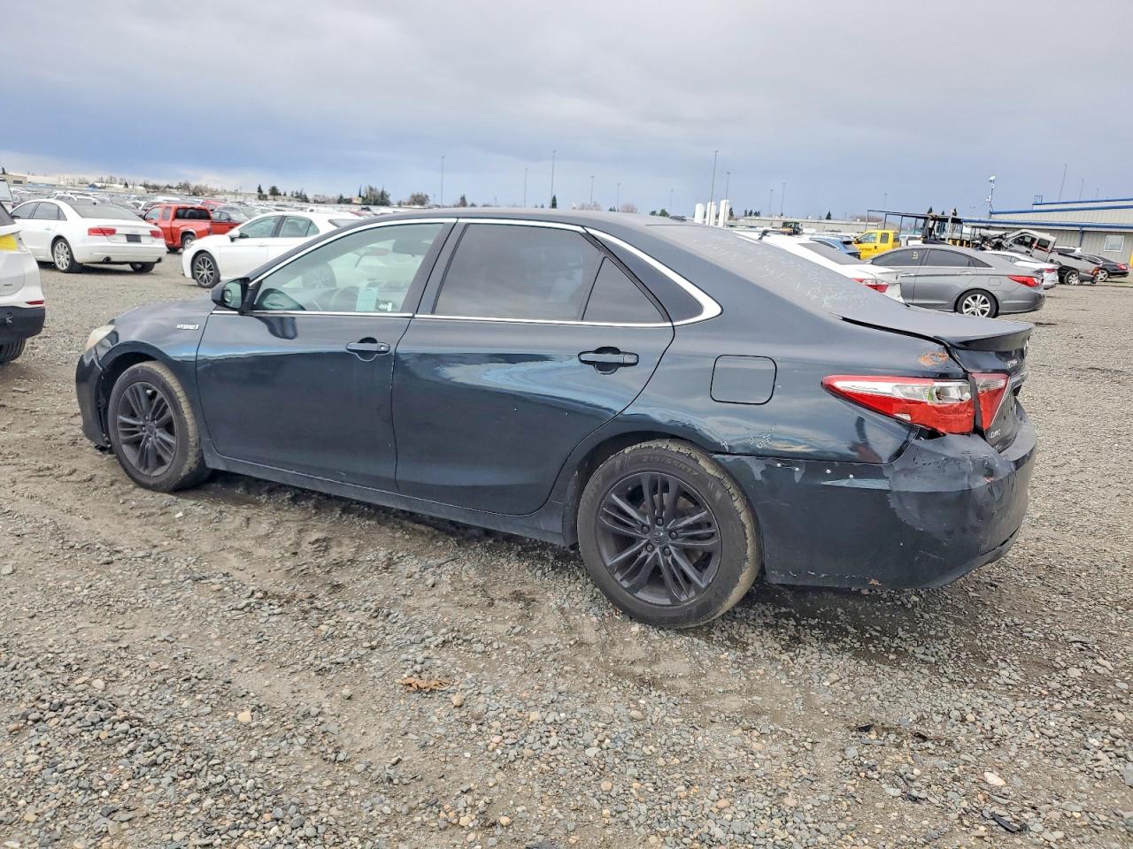 2016 TOYOTA CAMRY HYBRID photo 2
