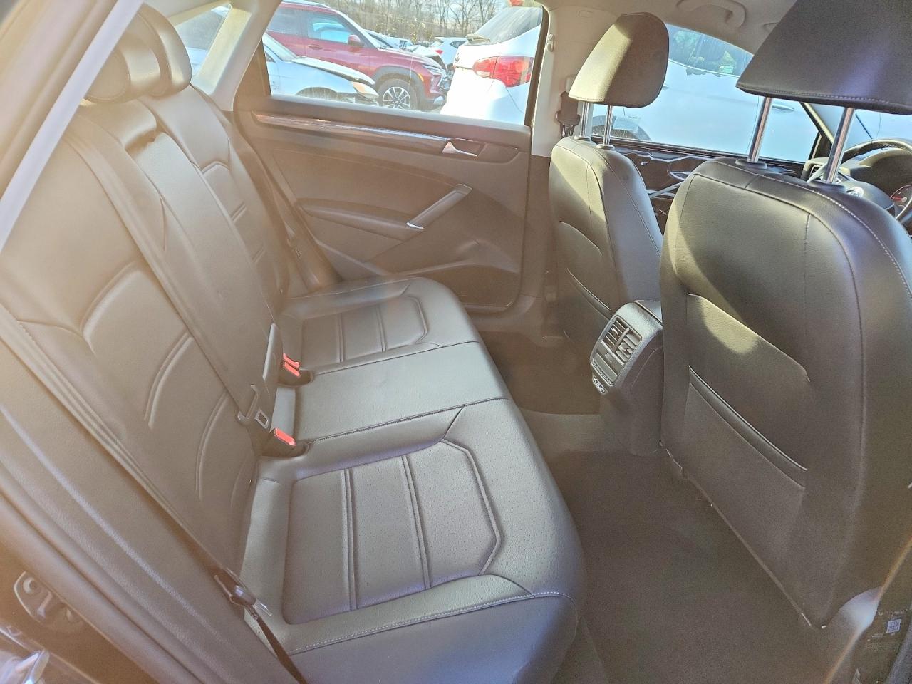 2020 VOLKSWAGEN PASSAT R-LINE photo 10