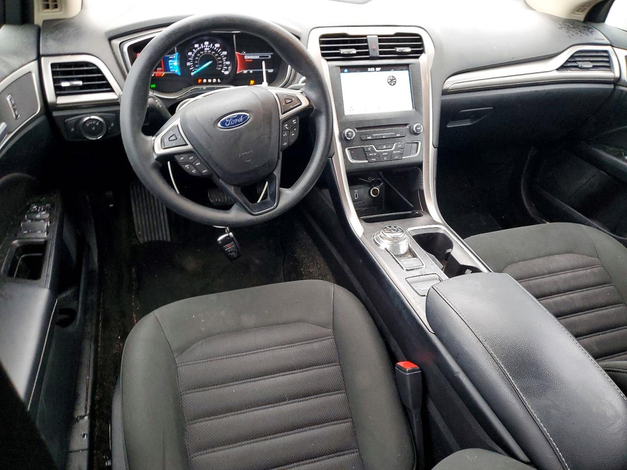 2017 FORD FUSION SE photo 8