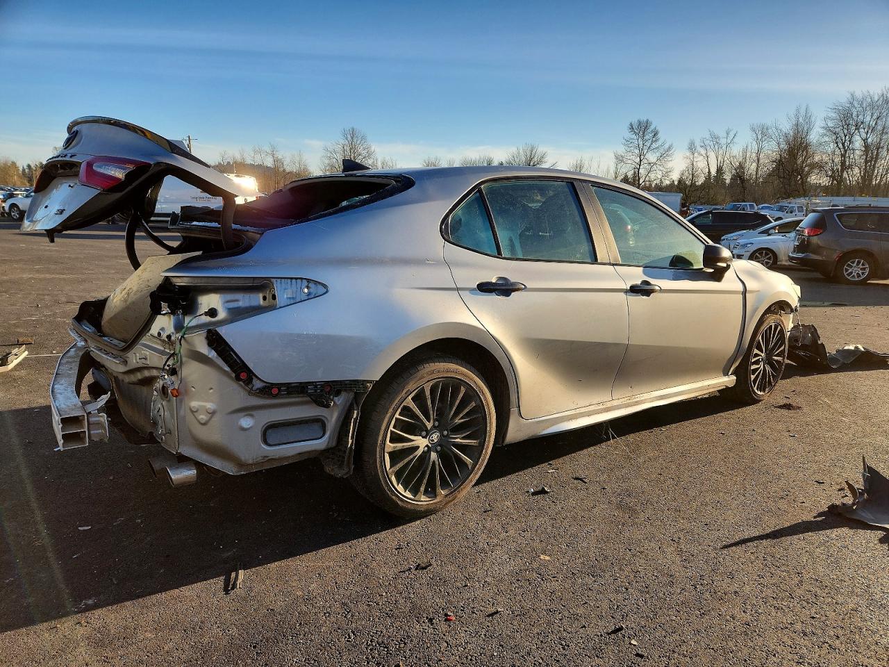 2021 TOYOTA CAMRY SE photo 3