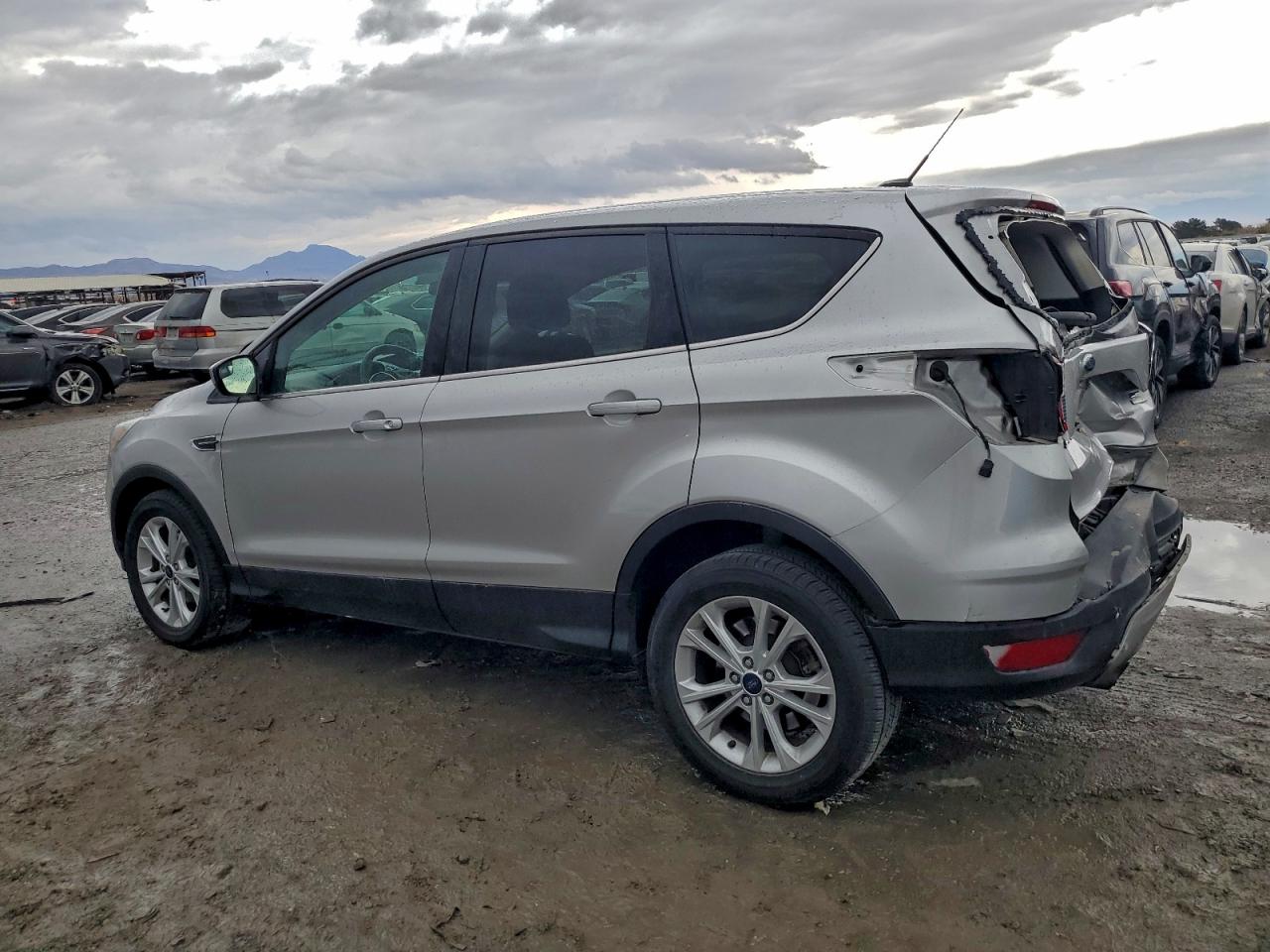 2017 FORD ESCAPE SE photo 2