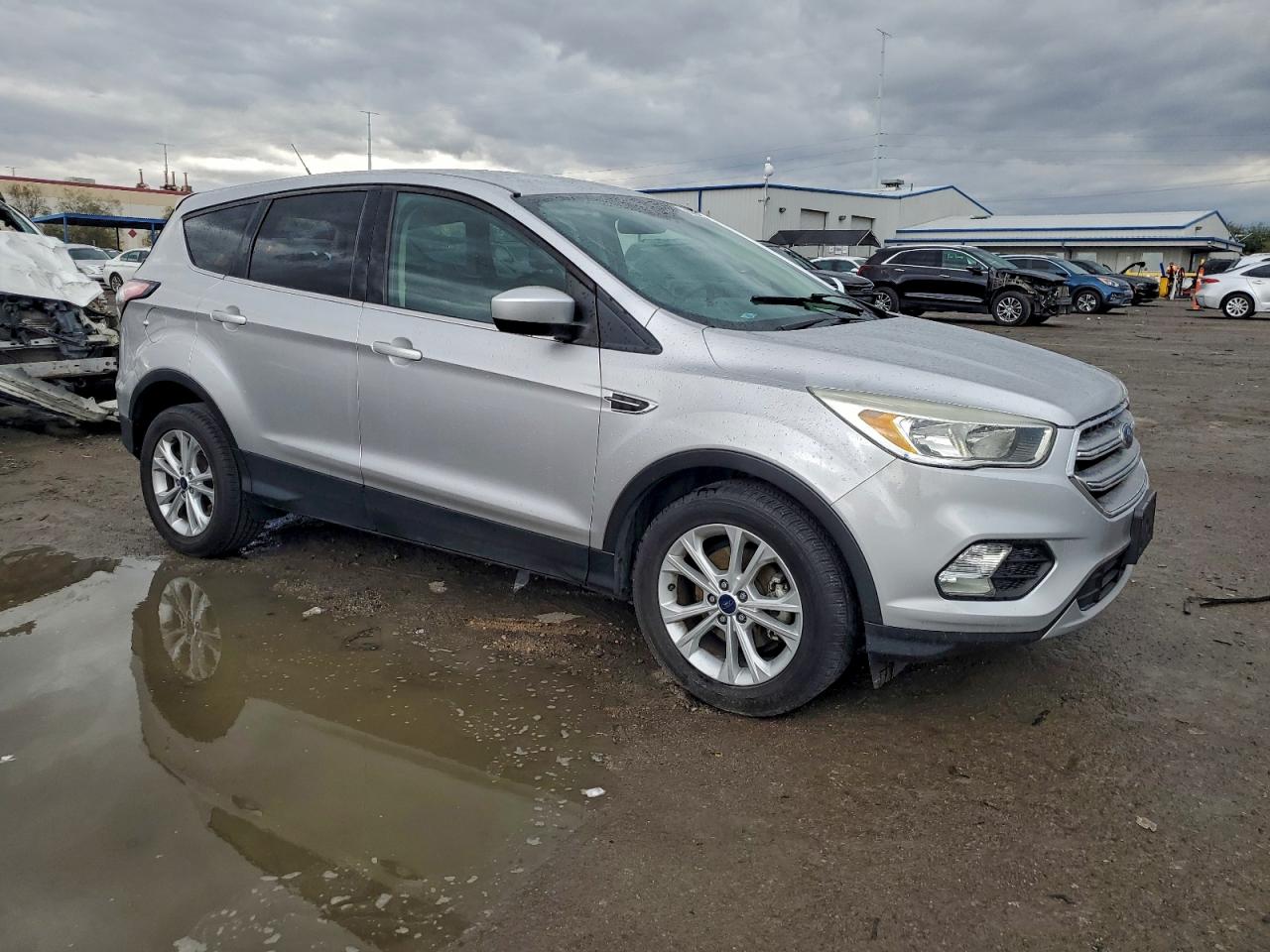 2017 FORD ESCAPE SE photo 4