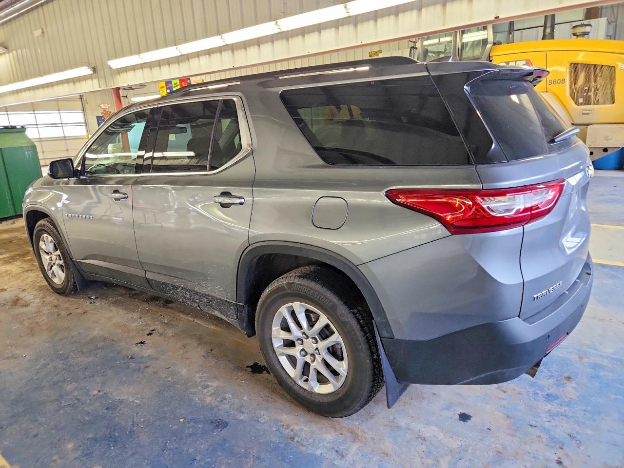 2019 CHEVROLET TRAVERSE LT photo 2