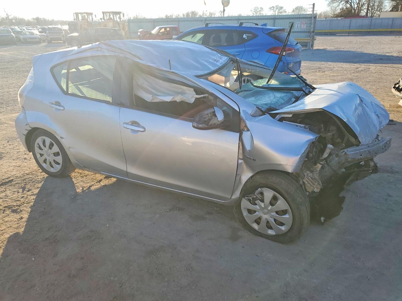 2013 TOYOTA PRIUS C photo 4