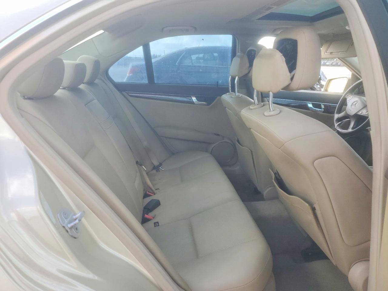 2010 MERCEDES-BENZ C 300 photo 10