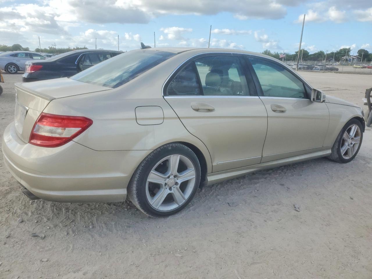 2010 MERCEDES-BENZ C 300 photo 3