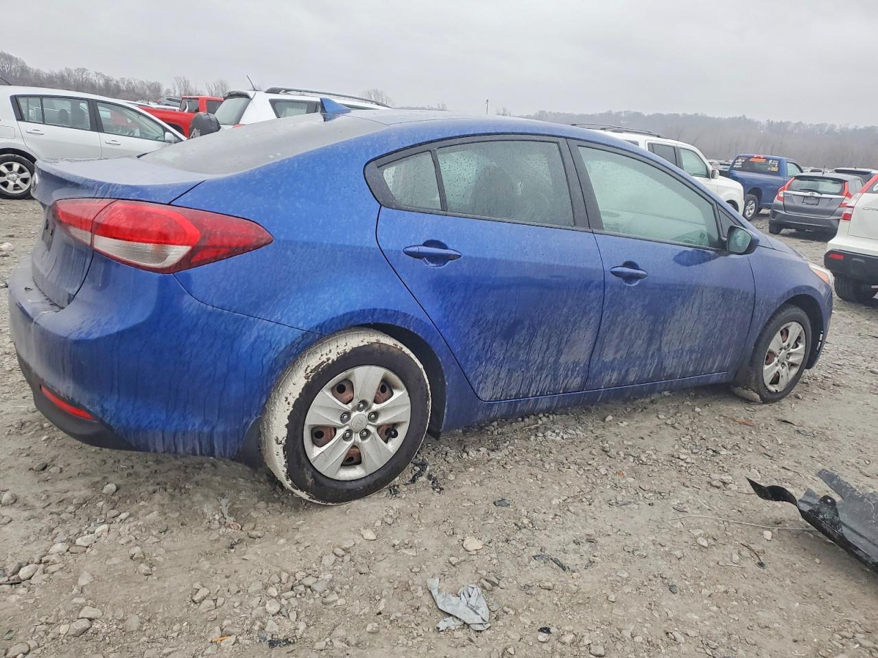 2017 KIA FORTE LX photo 3