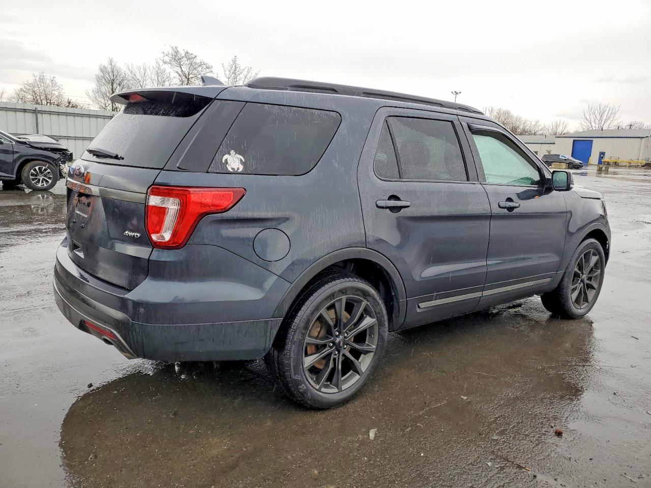 2017 FORD EXPLORER XLT photo 3