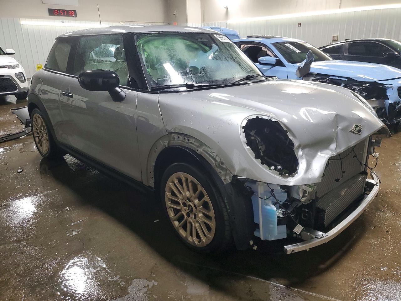 2025 MINI COOPER BASE photo 4