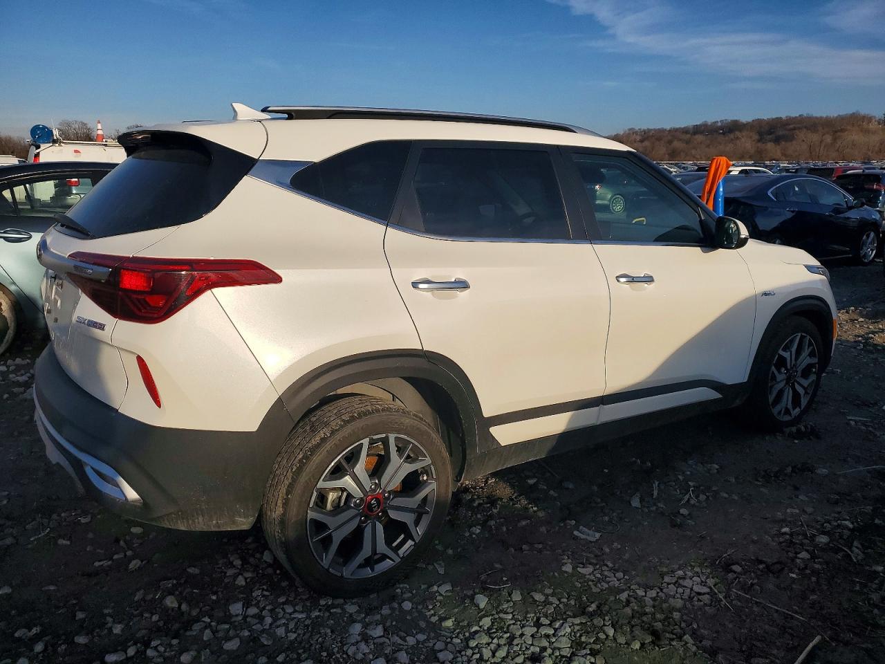 2021 KIA SELTOS SX photo 3