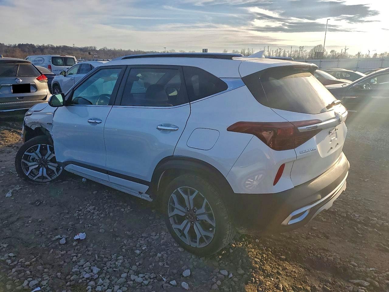 2021 KIA SELTOS SX photo 2
