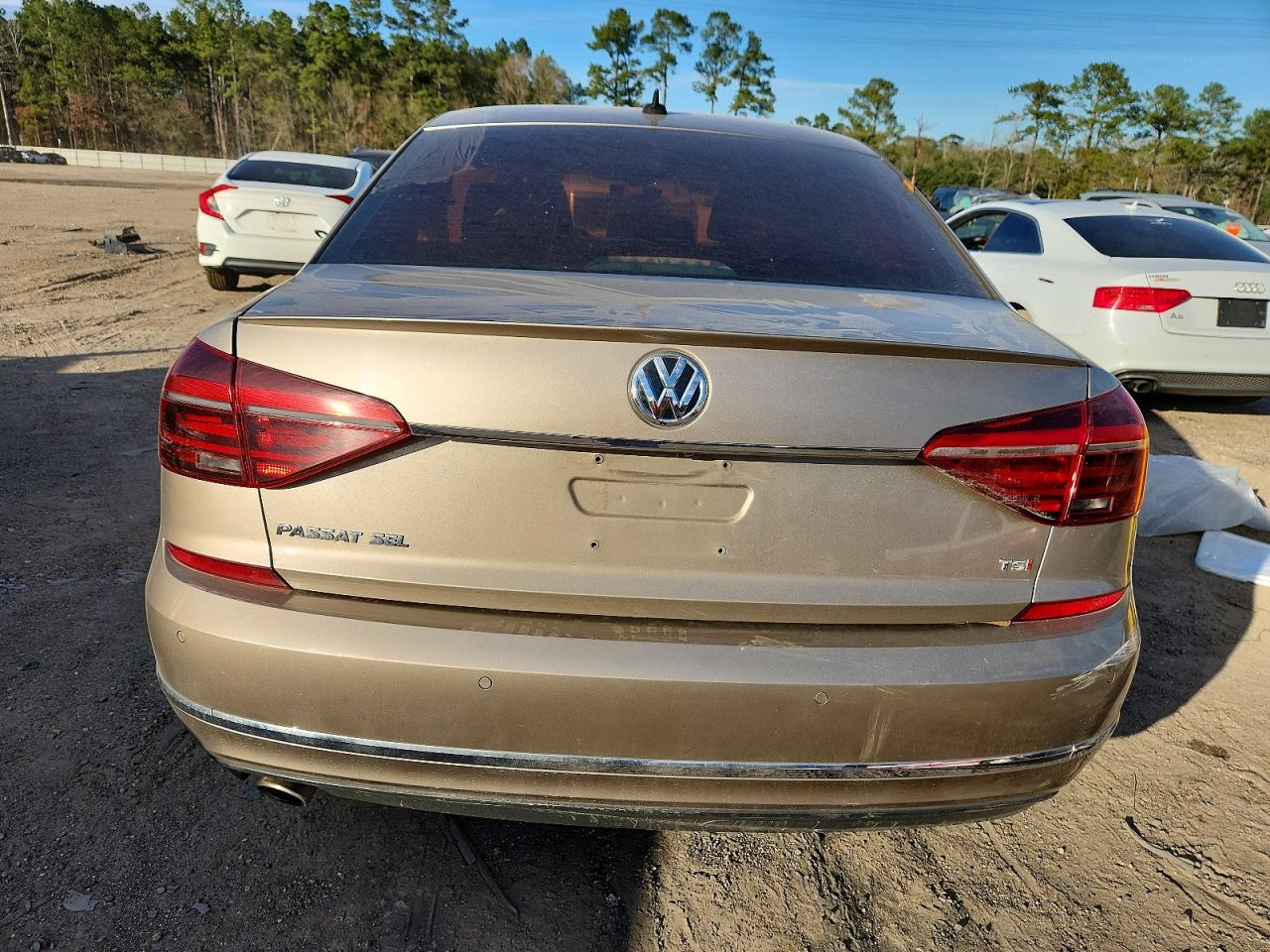2017 VOLKSWAGEN PASSAT SEL PREMIUM photo 6