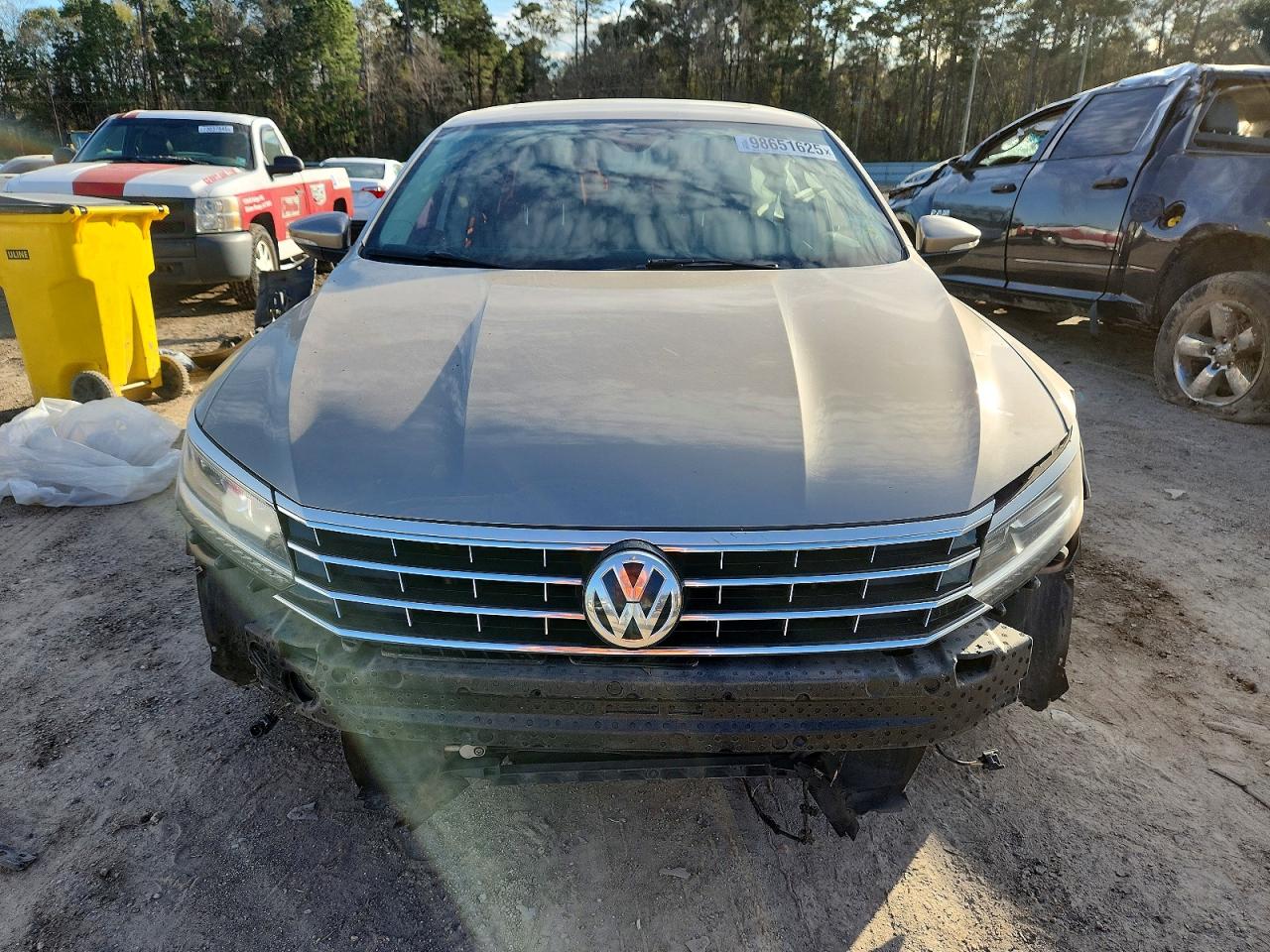 2017 VOLKSWAGEN PASSAT SEL PREMIUM photo 5