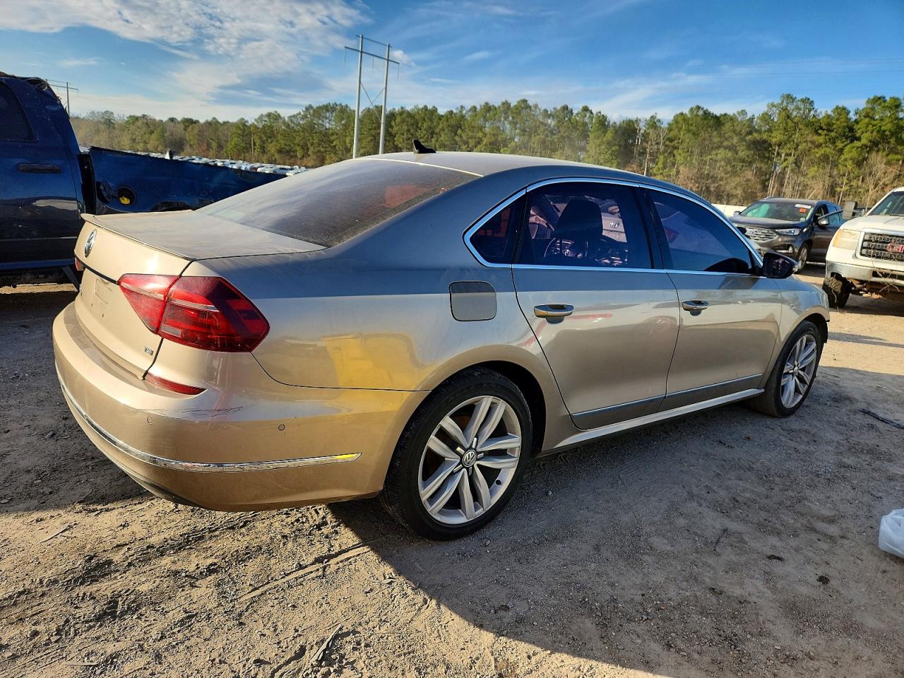 2017 VOLKSWAGEN PASSAT SEL PREMIUM photo 3