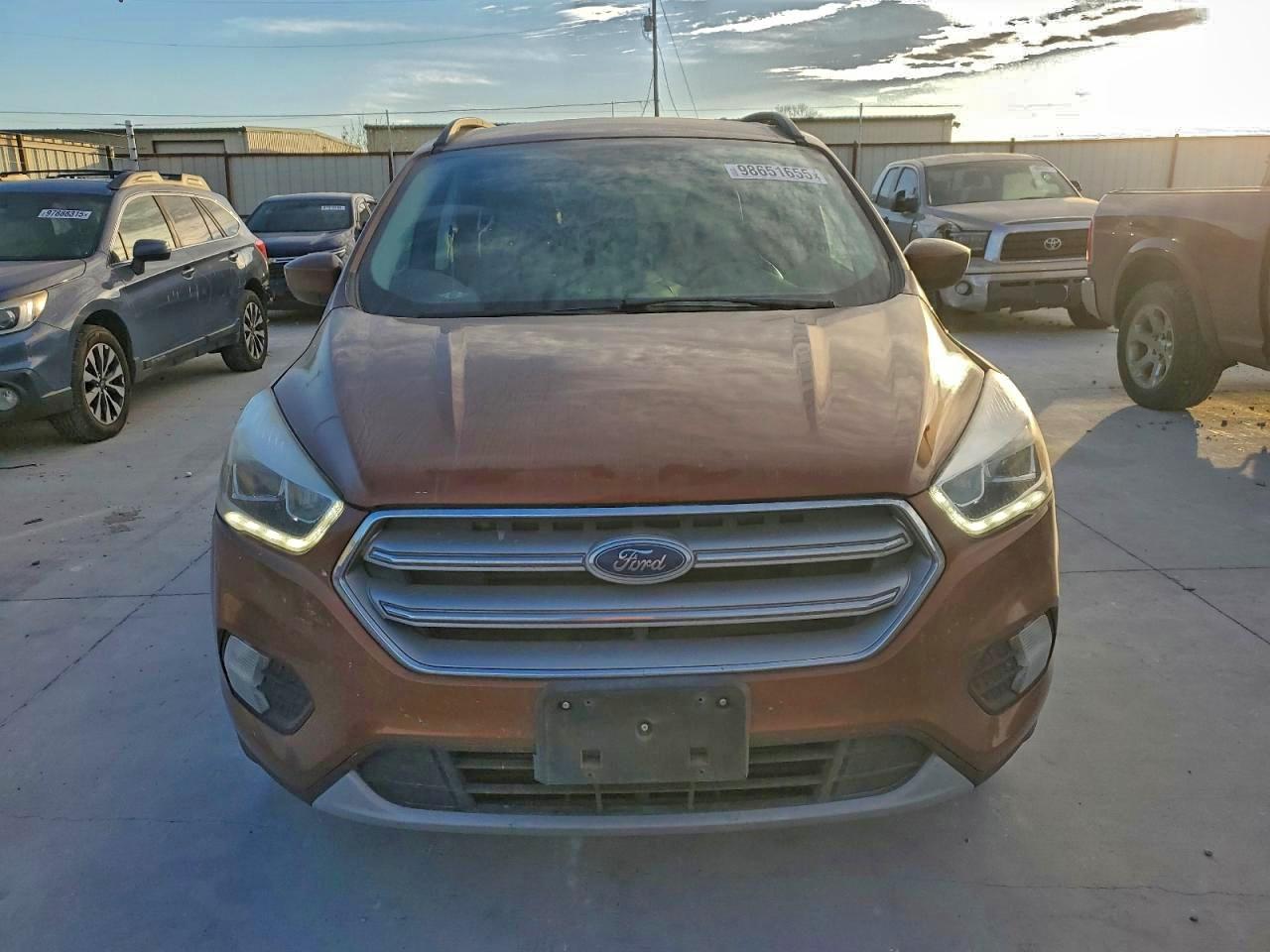 2017 FORD ESCAPE SE photo 5