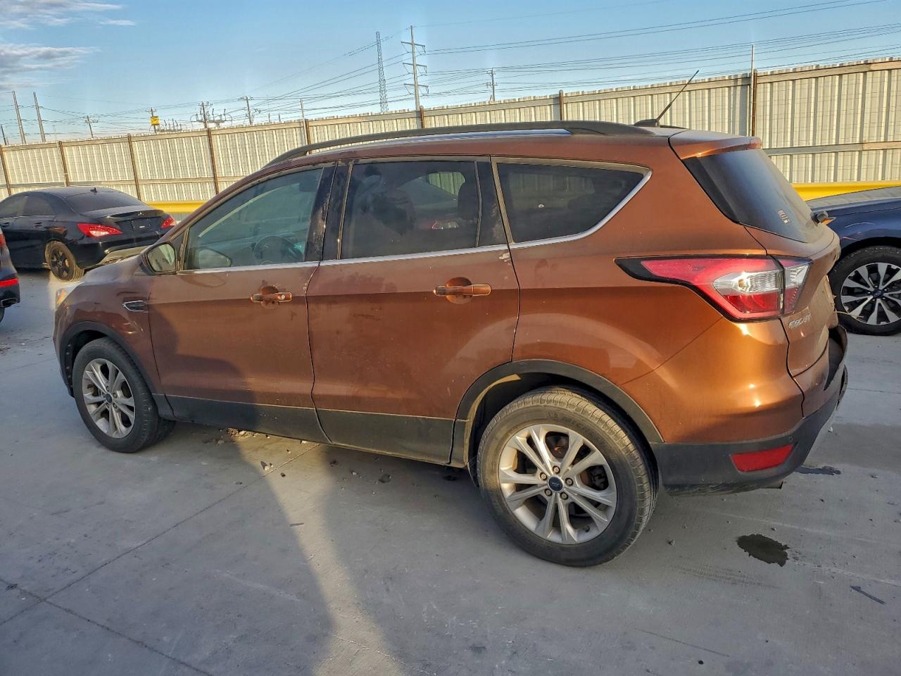 2017 FORD ESCAPE SE photo 2