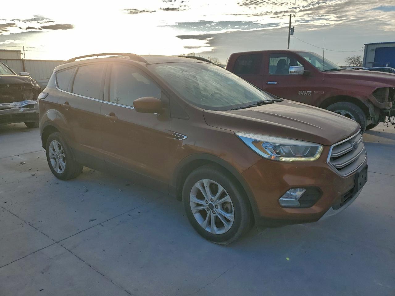 2017 FORD ESCAPE SE photo 4