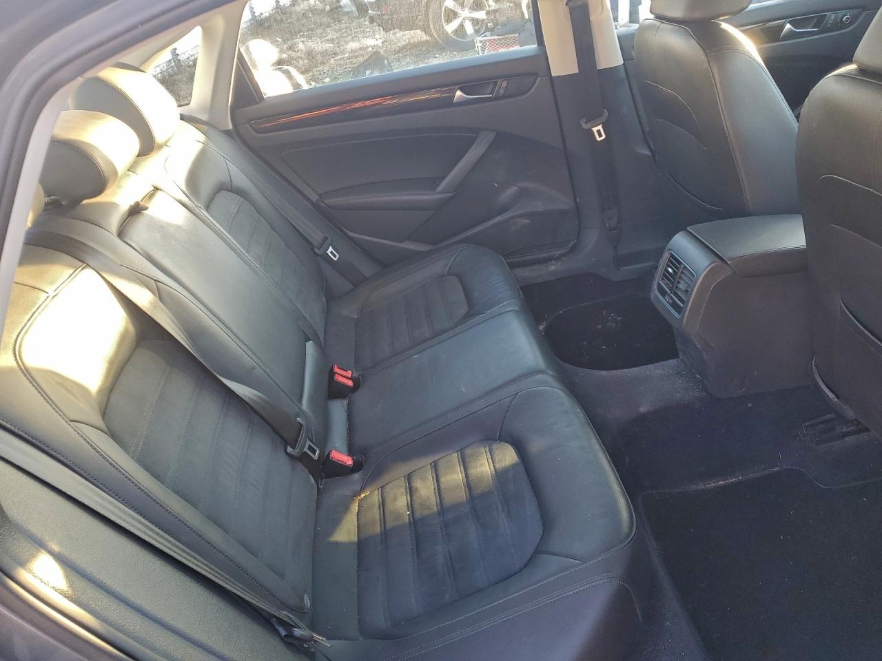 2014 VOLKSWAGEN PASSAT SEL photo 10